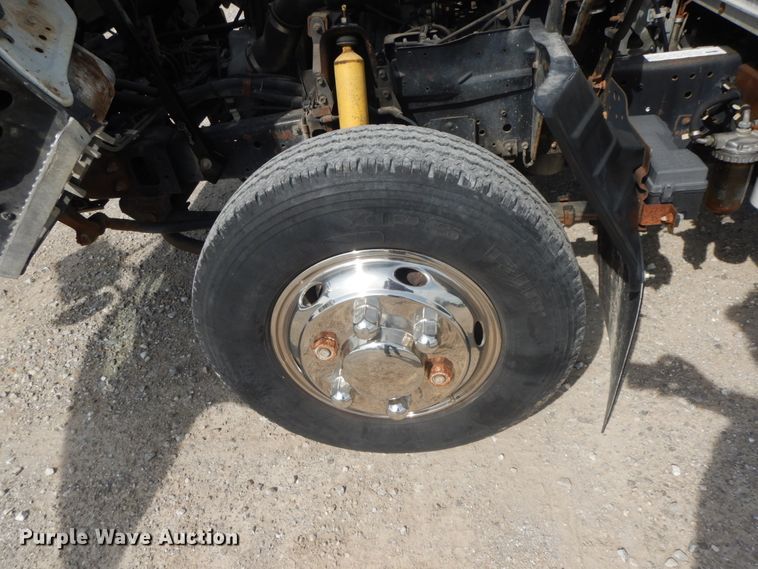 image for item IX9495 2001 Isuzu NPR  box truck