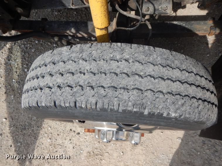 image for item IX9495 2001 Isuzu NPR  box truck