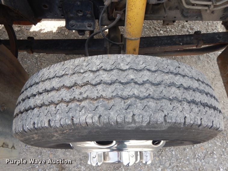 image for item IX9495 2001 Isuzu NPR  box truck