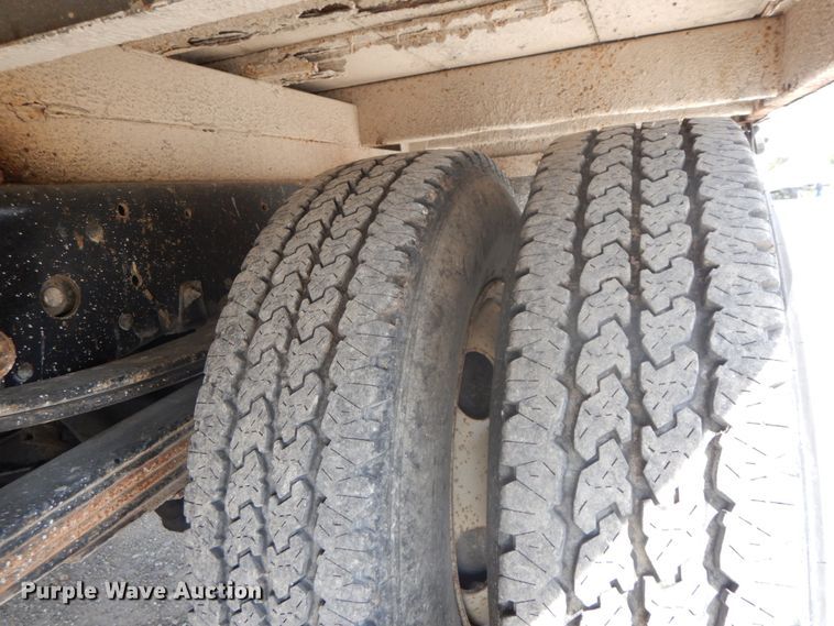 image for item IX9495 2001 Isuzu NPR  box truck