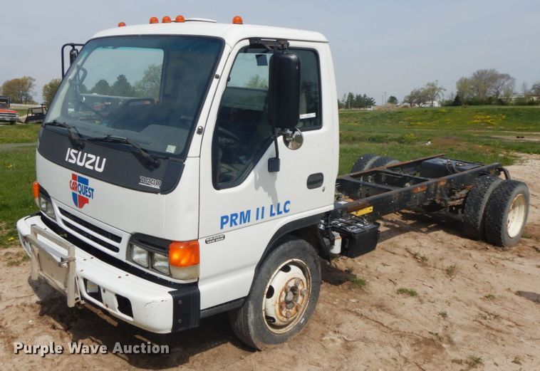 image for item IX9496 2005 Isuzu NQR  truck cab and chassis