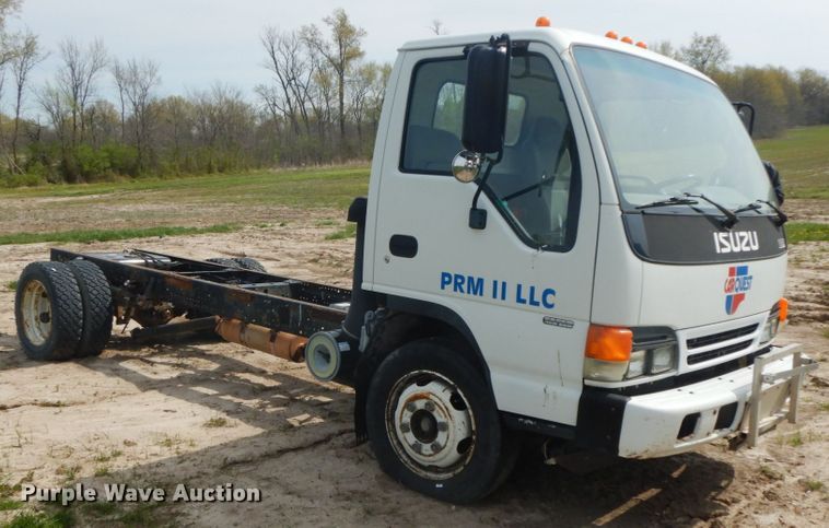 image for item IX9496 2005 Isuzu NQR  truck cab and chassis