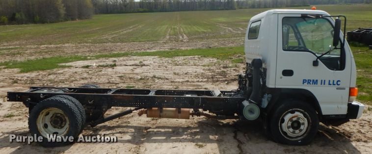 image for item IX9496 2005 Isuzu NQR  truck cab and chassis