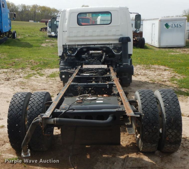 image for item IX9496 2005 Isuzu NQR  truck cab and chassis