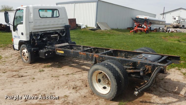 image for item IX9496 2005 Isuzu NQR  truck cab and chassis