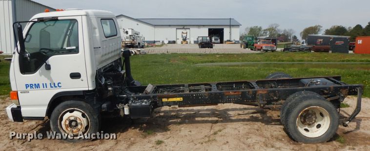 image for item IX9496 2005 Isuzu NQR  truck cab and chassis