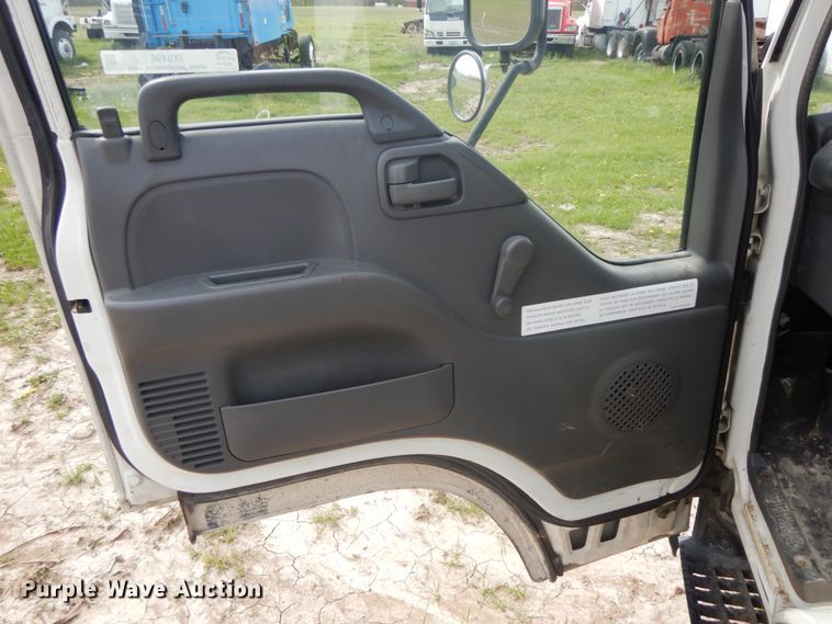 image for item IX9496 2005 Isuzu NQR  truck cab and chassis