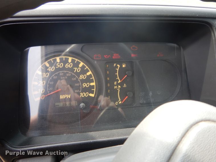 image for item IX9496 2005 Isuzu NQR  truck cab and chassis