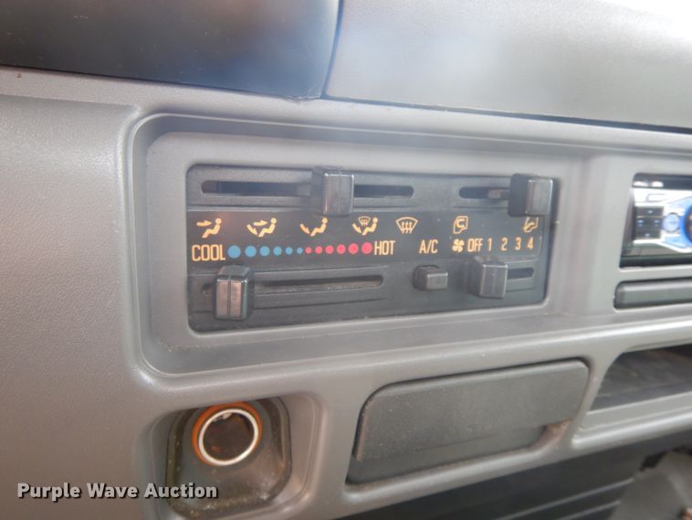 image for item IX9496 2005 Isuzu NQR  truck cab and chassis