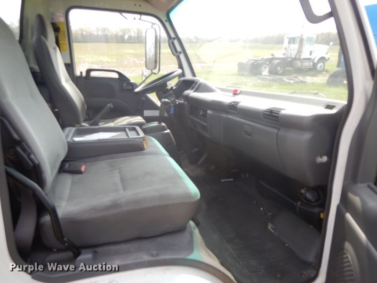 image for item IX9496 2005 Isuzu NQR  truck cab and chassis