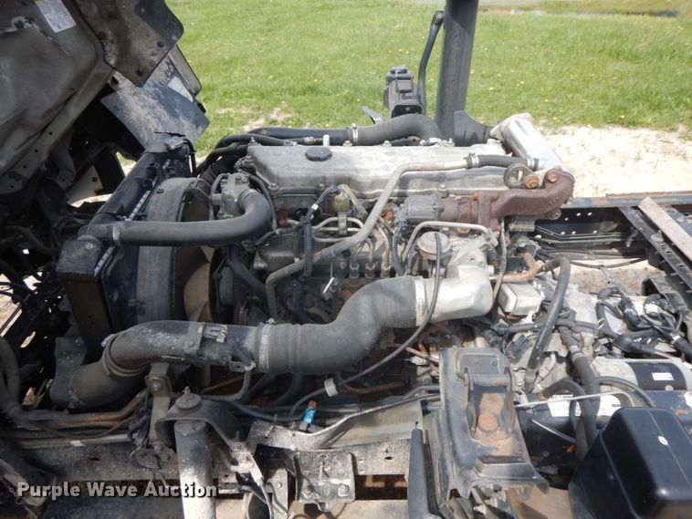 image for item IX9496 2005 Isuzu NQR  truck cab and chassis