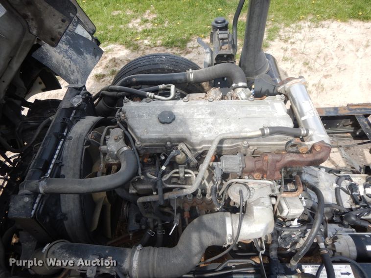 image for item IX9496 2005 Isuzu NQR  truck cab and chassis