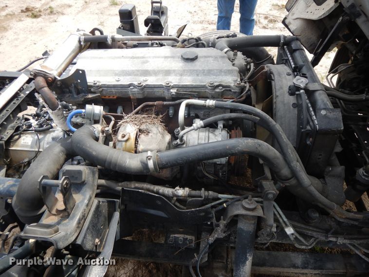 image for item IX9496 2005 Isuzu NQR  truck cab and chassis