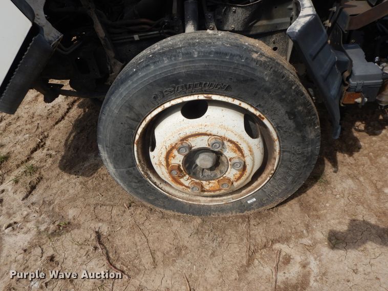 image for item IX9496 2005 Isuzu NQR  truck cab and chassis