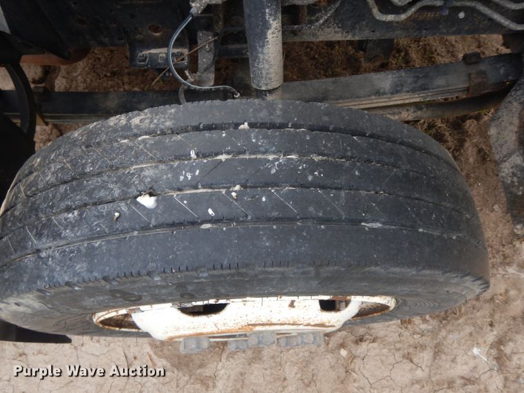 image for item IX9496 2005 Isuzu NQR  truck cab and chassis