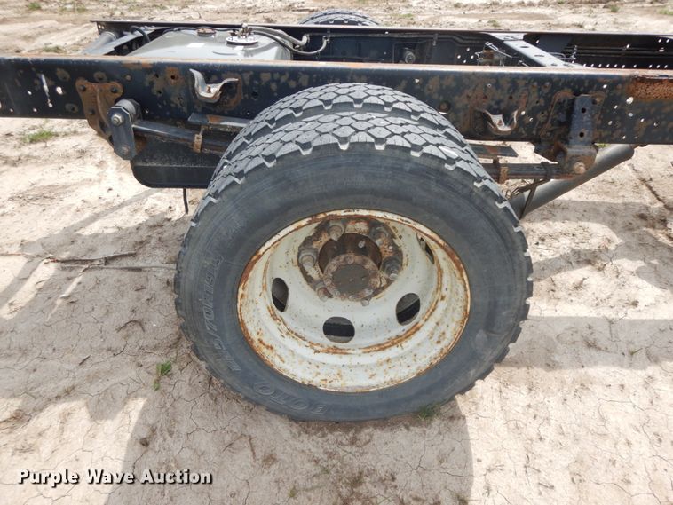 image for item IX9496 2005 Isuzu NQR  truck cab and chassis