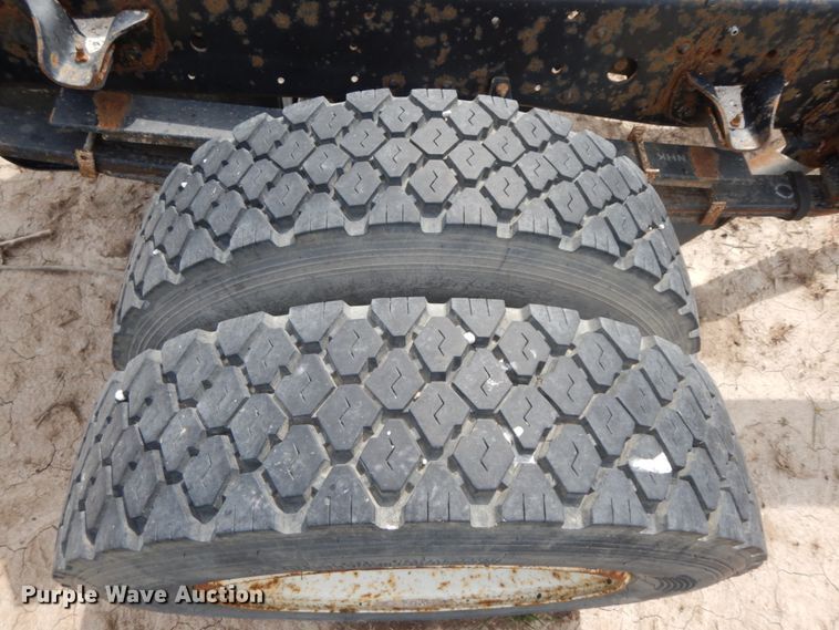 image for item IX9496 2005 Isuzu NQR  truck cab and chassis