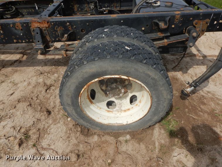 image for item IX9496 2005 Isuzu NQR  truck cab and chassis