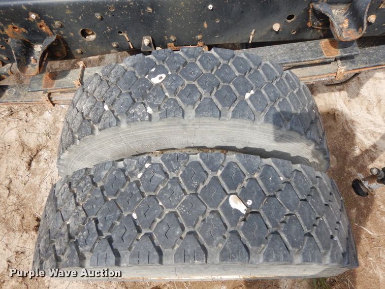 image for item IX9496 2005 Isuzu NQR  truck cab and chassis