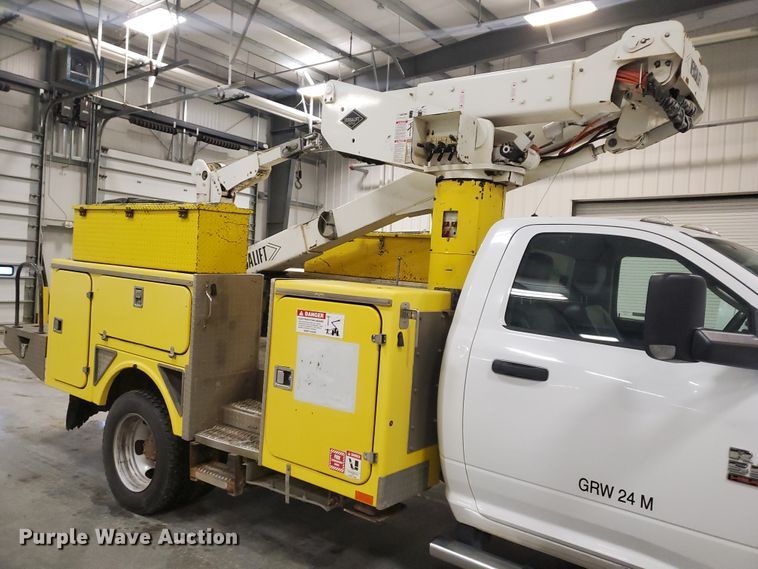 image for item IX9768 2013 Dodge Ram 5500HD  bucket truck