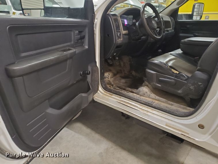 image for item IX9769 2012 Dodge Ram 5500HD  truck cab and chassis