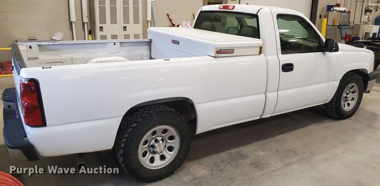 image for item IX9770 2005 Chevrolet Silverado 1500  pickup truck