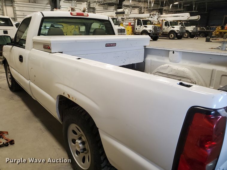 image for item IX9770 2005 Chevrolet Silverado 1500  pickup truck