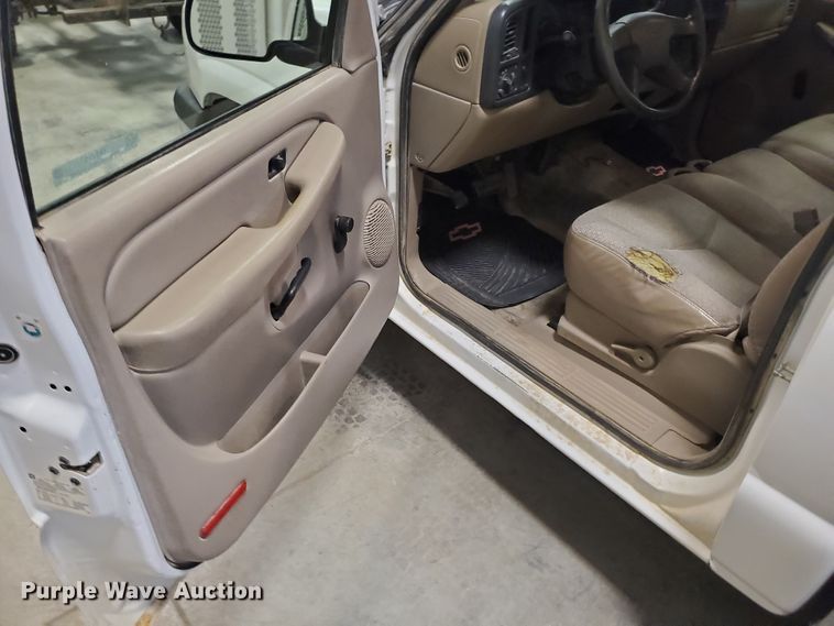 image for item IX9770 2005 Chevrolet Silverado 1500  pickup truck