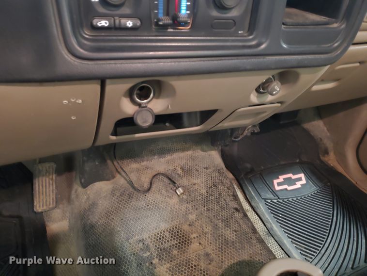 image for item IX9770 2005 Chevrolet Silverado 1500  pickup truck