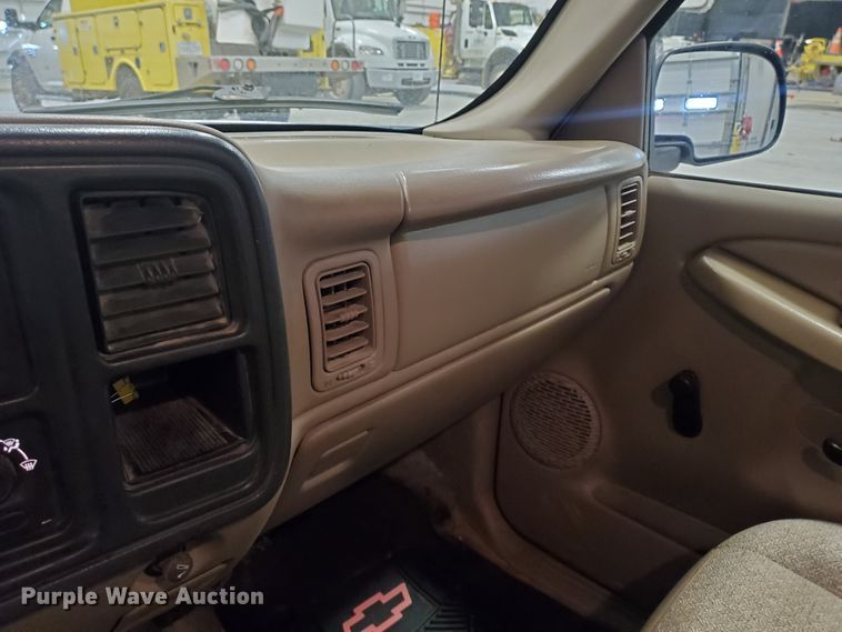 image for item IX9770 2005 Chevrolet Silverado 1500  pickup truck