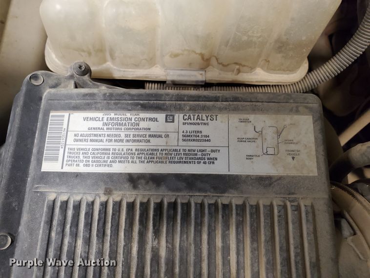 image for item IX9770 2005 Chevrolet Silverado 1500  pickup truck