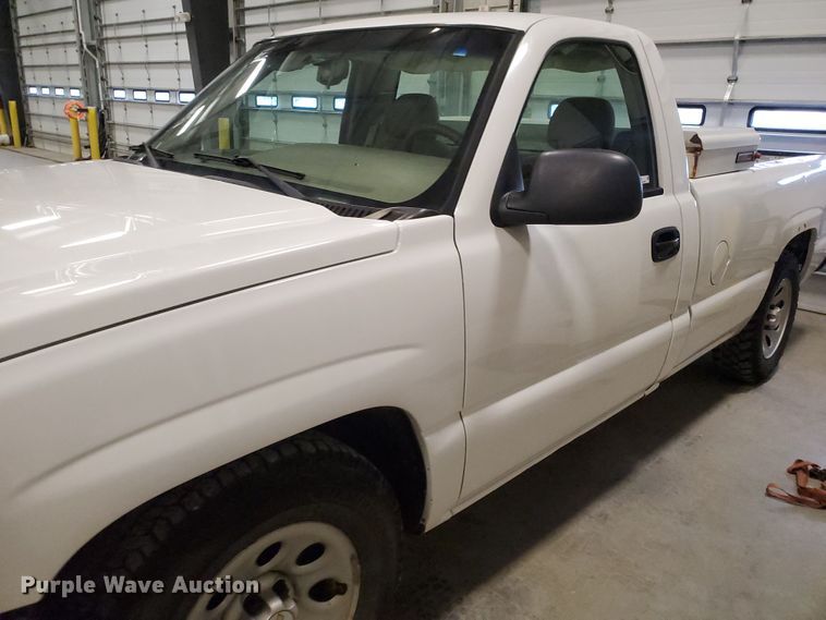 image for item IX9770 2005 Chevrolet Silverado 1500  pickup truck