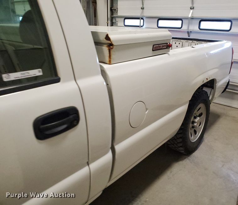 image for item IX9770 2005 Chevrolet Silverado 1500  pickup truck