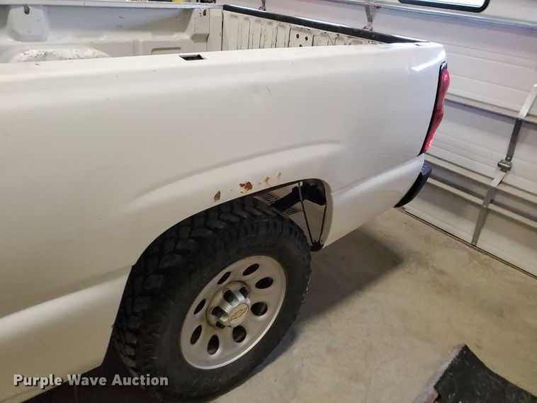 image for item IX9770 2005 Chevrolet Silverado 1500  pickup truck