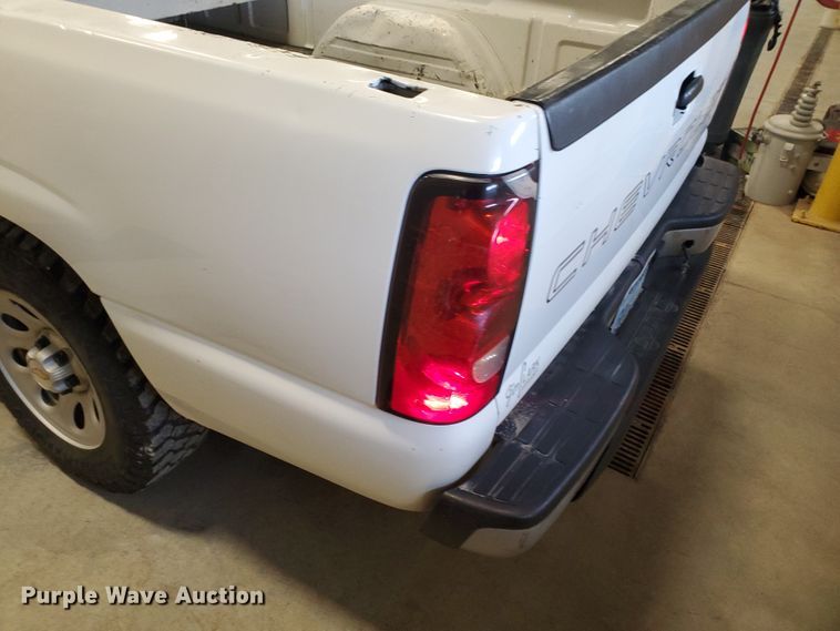 image for item IX9770 2005 Chevrolet Silverado 1500  pickup truck