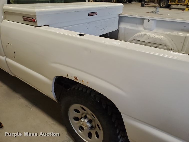 image for item IX9770 2005 Chevrolet Silverado 1500  pickup truck