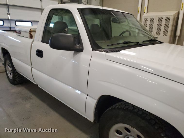 image for item IX9770 2005 Chevrolet Silverado 1500  pickup truck