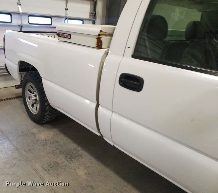 image for item IX9770 2005 Chevrolet Silverado 1500  pickup truck
