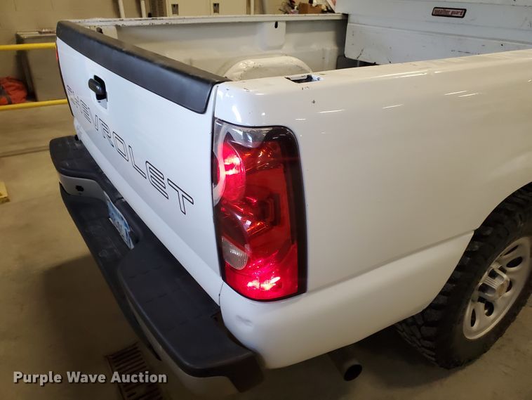 image for item IX9770 2005 Chevrolet Silverado 1500  pickup truck