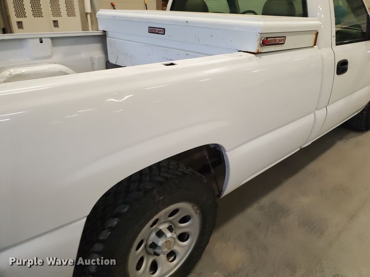 image for item IX9770 2005 Chevrolet Silverado 1500  pickup truck