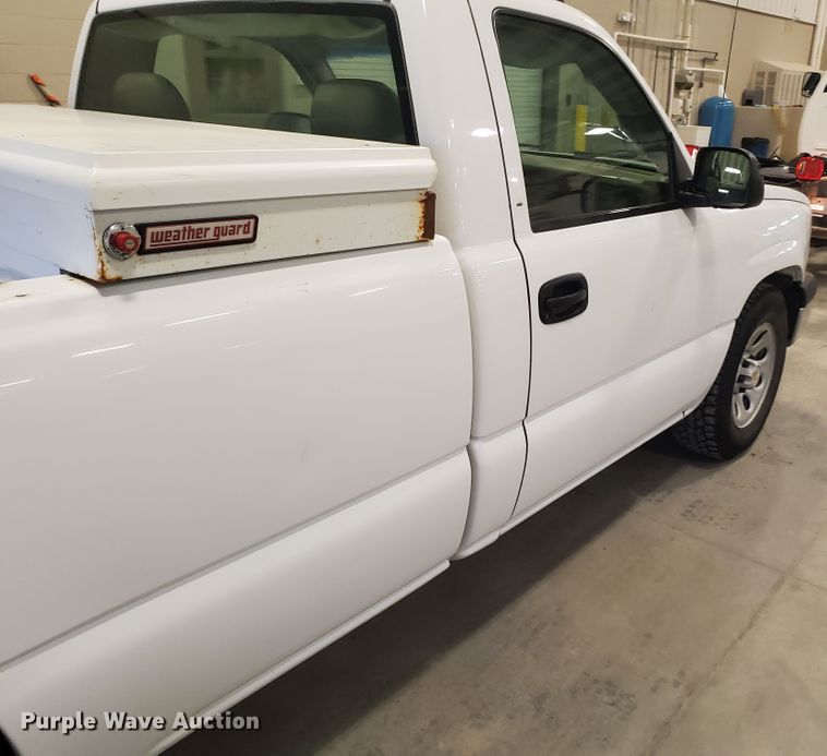 image for item IX9770 2005 Chevrolet Silverado 1500  pickup truck