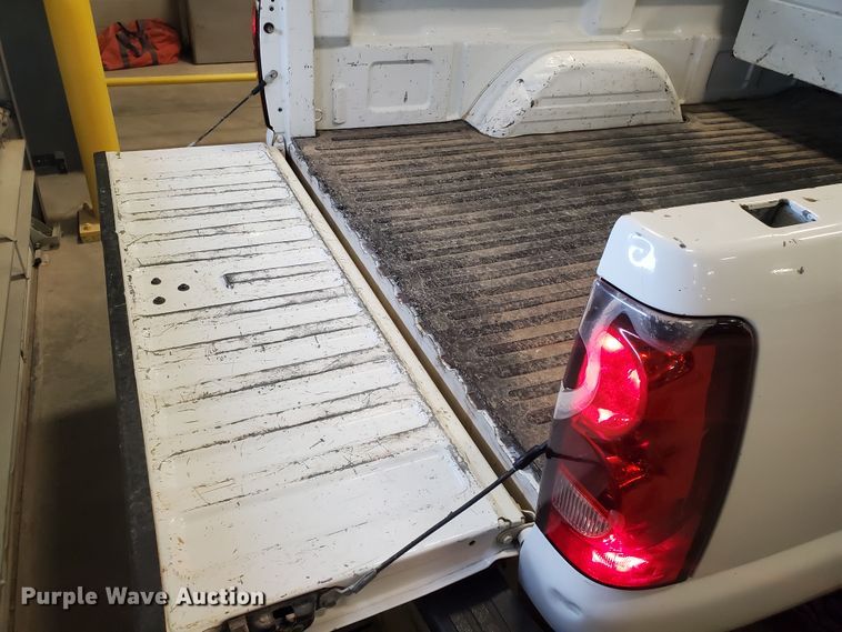 image for item IX9770 2005 Chevrolet Silverado 1500  pickup truck