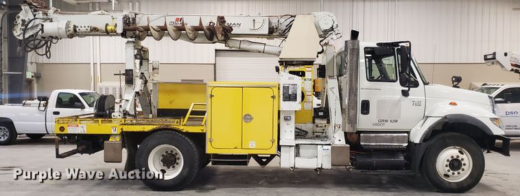 image for item IX9771 2007 International 7400  pressure digger derrick truck