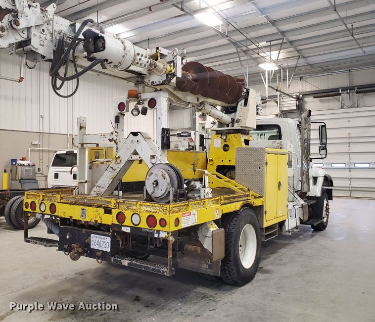 image for item IX9771 2007 International 7400  pressure digger derrick truck