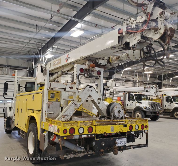 image for item IX9771 2007 International 7400  pressure digger derrick truck