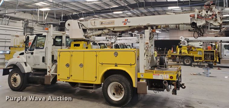 image for item IX9771 2007 International 7400  pressure digger derrick truck