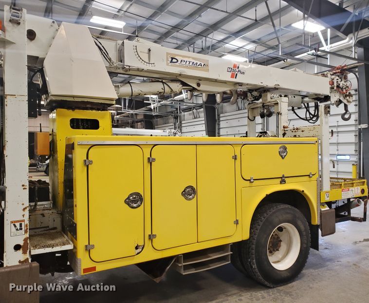 image for item IX9771 2007 International 7400  pressure digger derrick truck