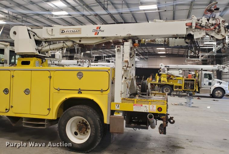 image for item IX9771 2007 International 7400  pressure digger derrick truck