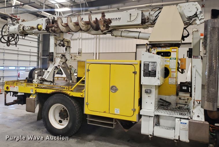 image for item IX9771 2007 International 7400  pressure digger derrick truck