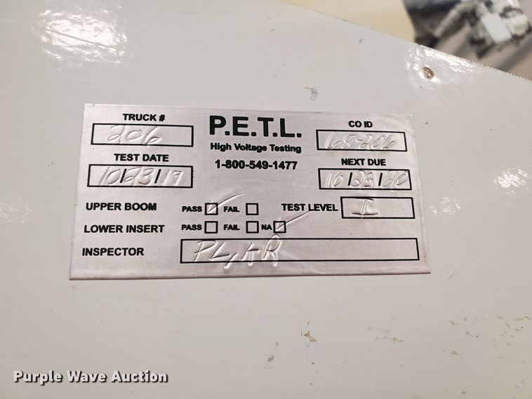 image for item IX9771 2007 International 7400  pressure digger derrick truck